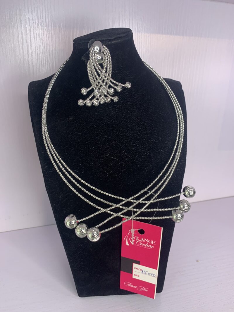 ELEGANT PENDANT NECKLACE