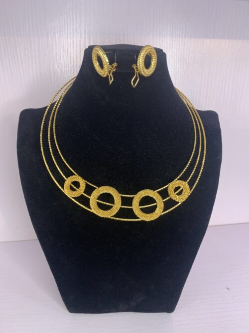 ELEGANT PENDANT NECKLACE