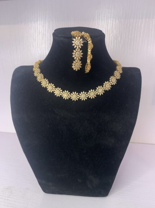 ELEGANT PENDANT NECKLACE