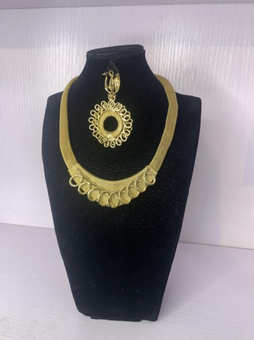 ELEGANT PENDANT NECKLACE