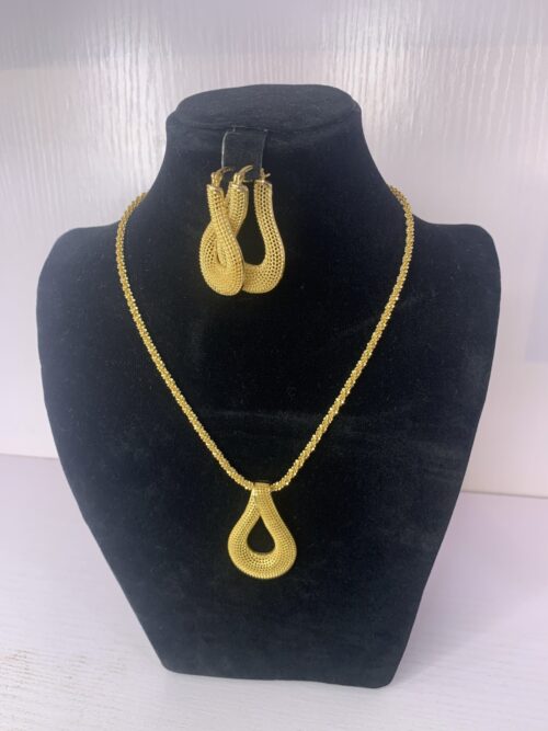 ELEGANT PENDANT NECKLACE