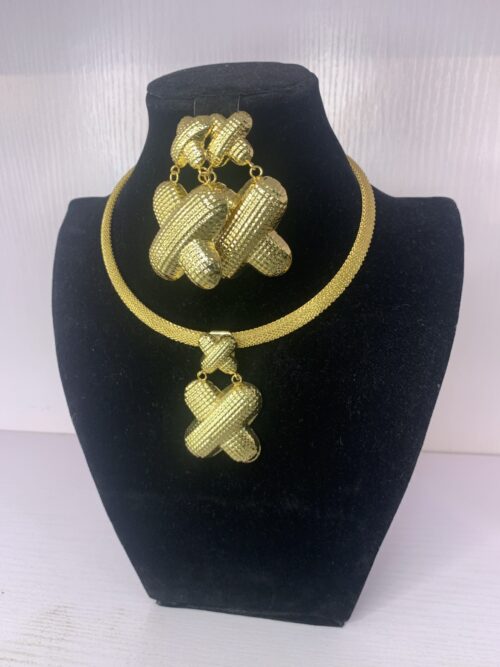 ELEGANT PENDANT NECKLACE