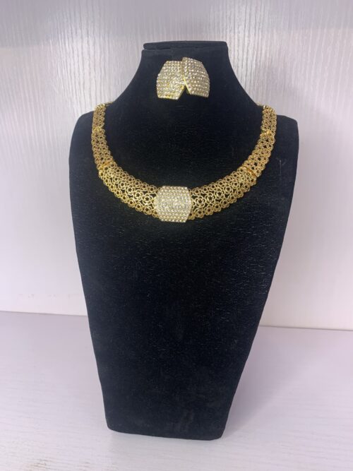 ELEGANT PENDANT NECKLACE