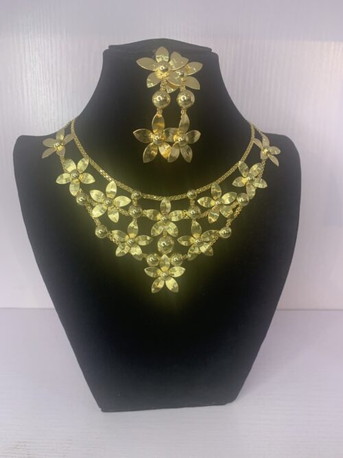 ELEGANT PENDANT NECKLACE