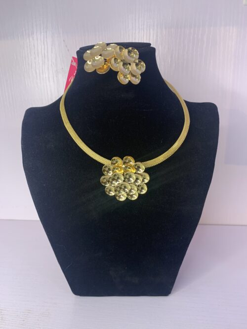 ELEGANT PENDANT NECKLACE