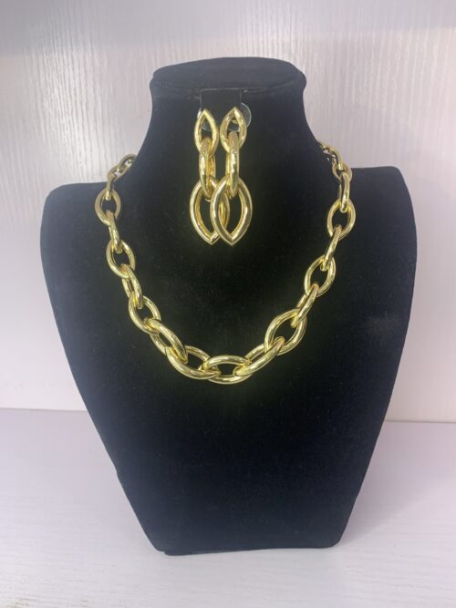 ELEGANT PENDANT NECKLACE