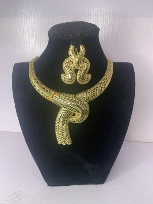 ELEGANT PENDANT NECKLACE