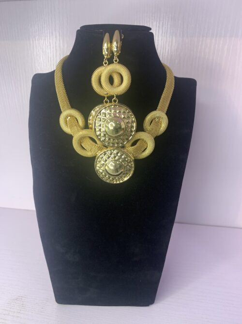 ELEGANT PENDANT NECKLACE