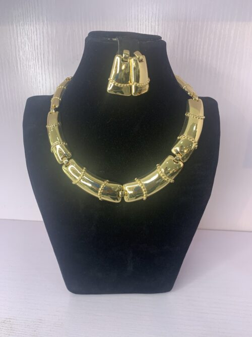 ELEGANT PENDANT NECKLACE