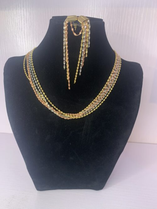 ELEGANT PENDANT NECKLACE