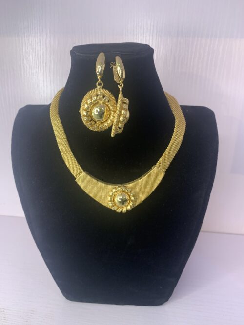 ELEGANT PENDANT NECKLACE