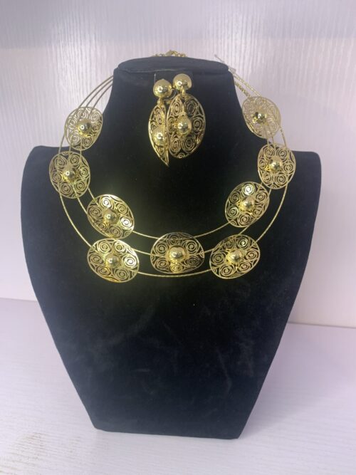 ELEGANT PENDANT NECKLACE