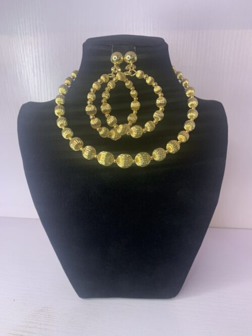 ELEGANT PENDANT NECKLACE