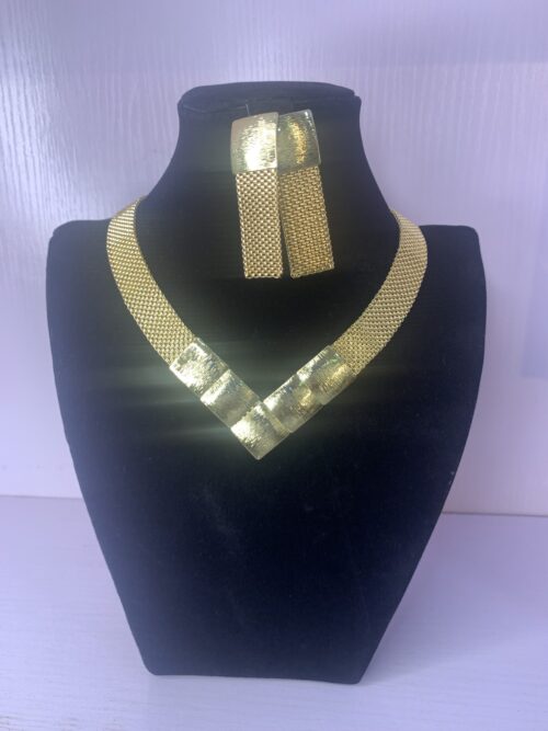 ELEGANT PENDANT NECKLACE (Copy)