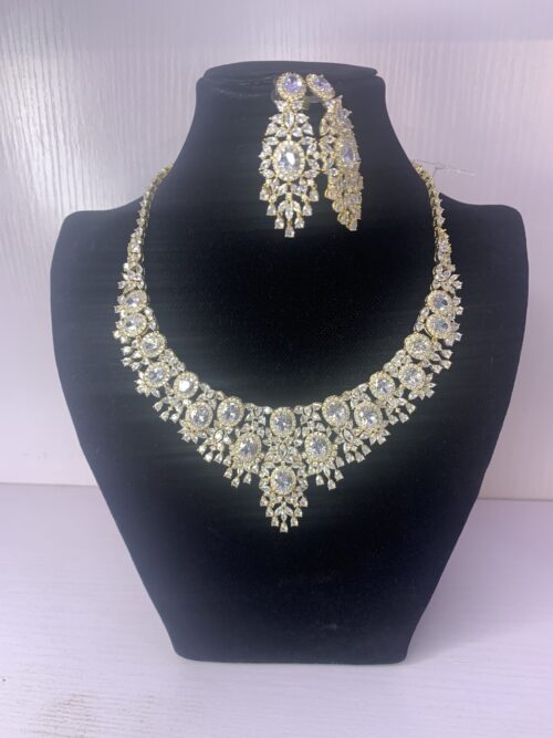 ELEGANT PENDANT NECKLACE