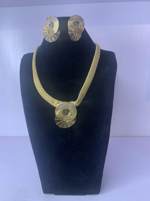 ELEGANT PENDANT NECKLACE